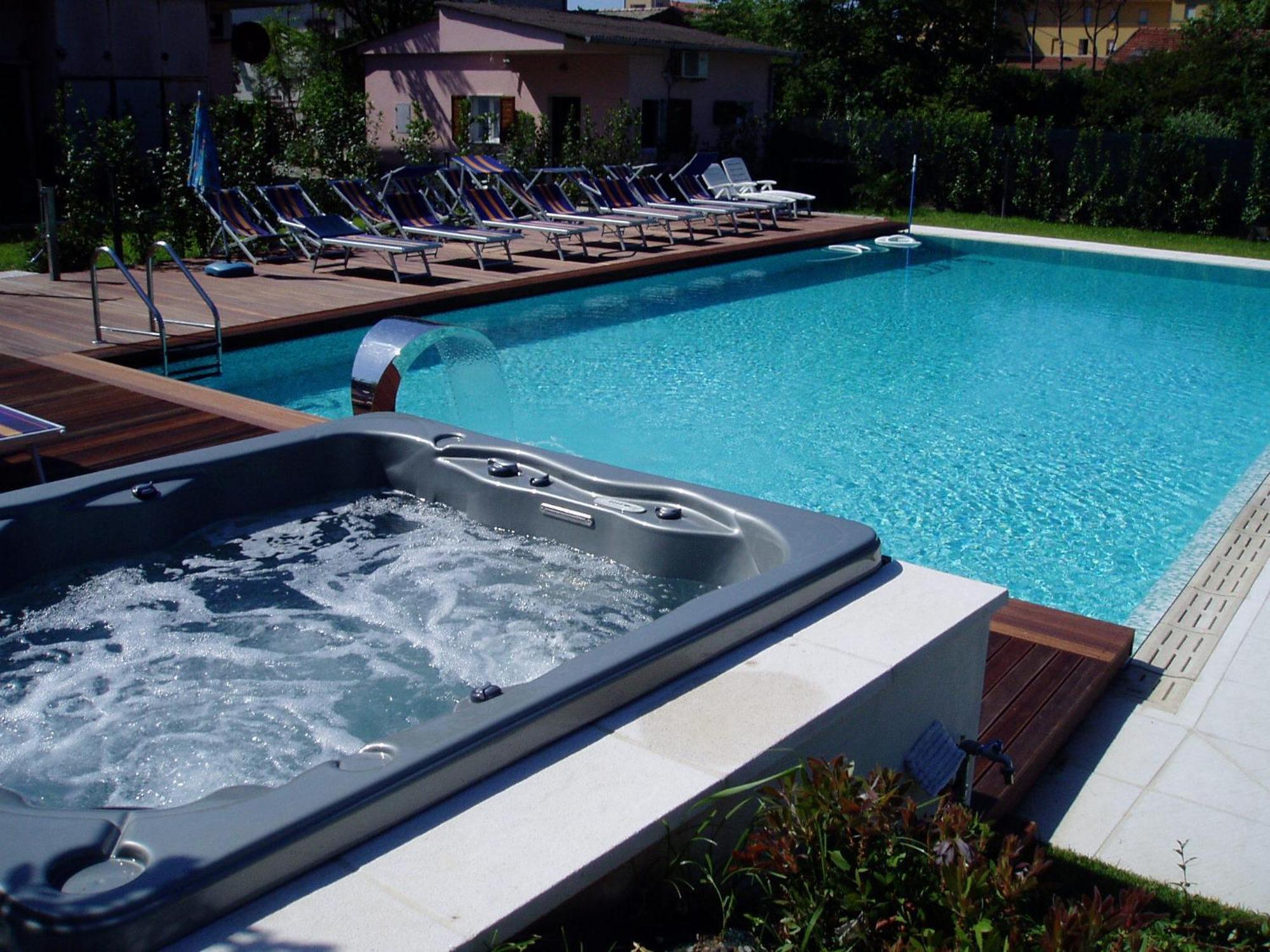 Hotel Patrizia Marina di Massa Luaran gambar